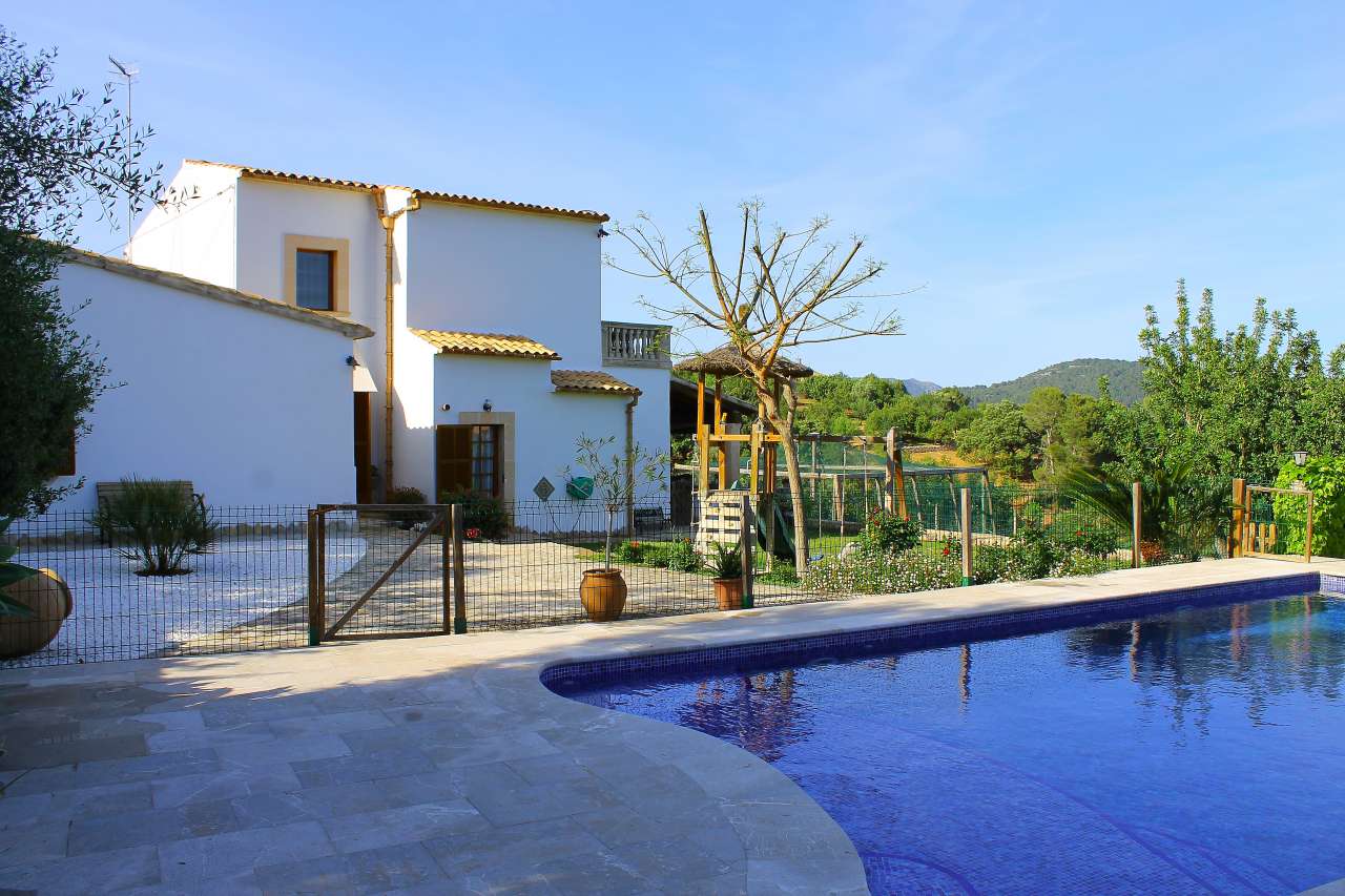 Beautiful 4 bedroom Villa for sale with sea view in Mallorca