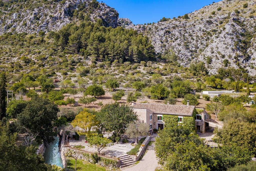 Authentic 6 bedroom Farmhouse for sale in Selva, Mallorca